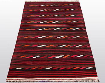 A runner carpet, Kashghai, c. 360 x 138 cm.