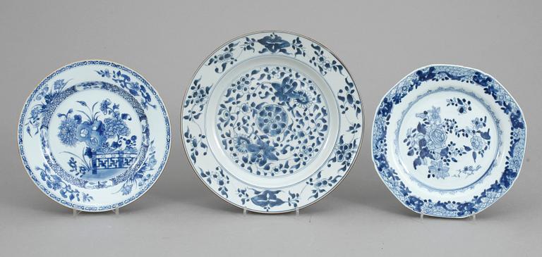 TALLRIKAR, 3 st, porslin, 1700-1800-tal.