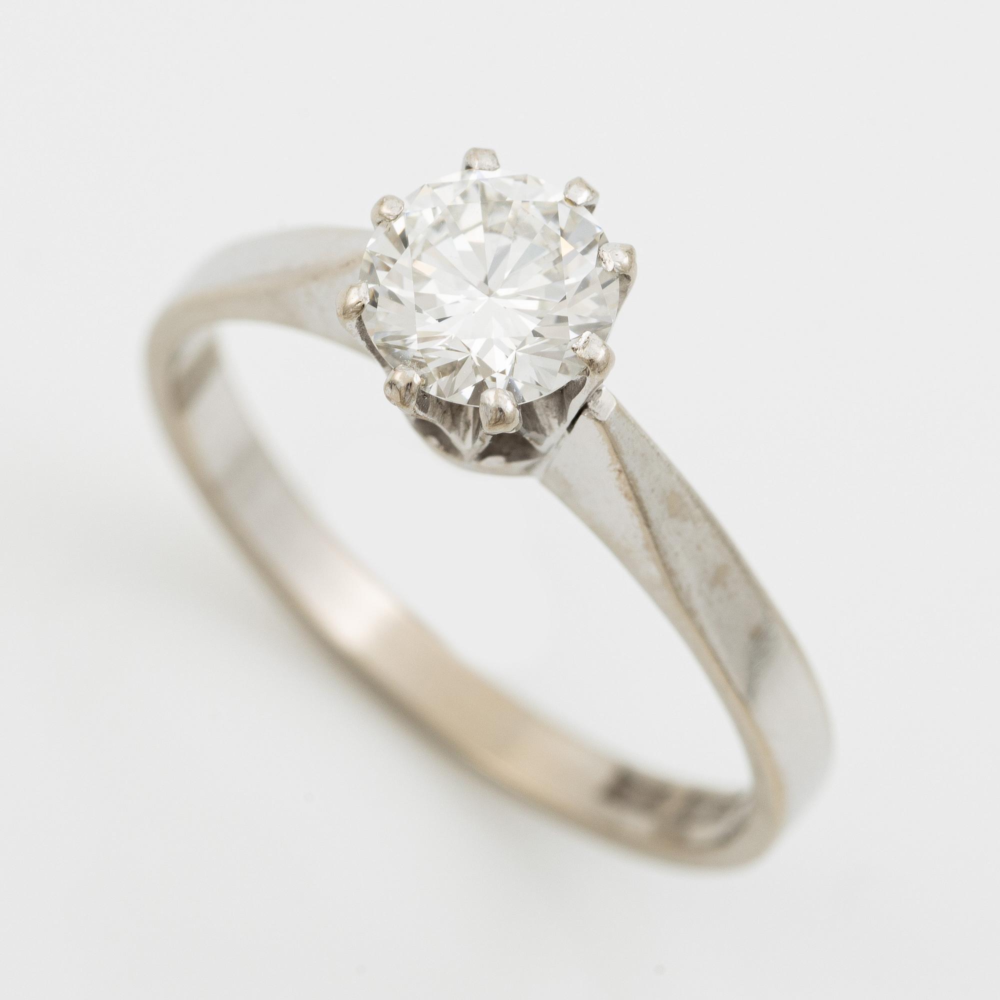 Ring in 18K white gold set with a brilliant-cut diamond weighing 0.84 ct according to the engraving.