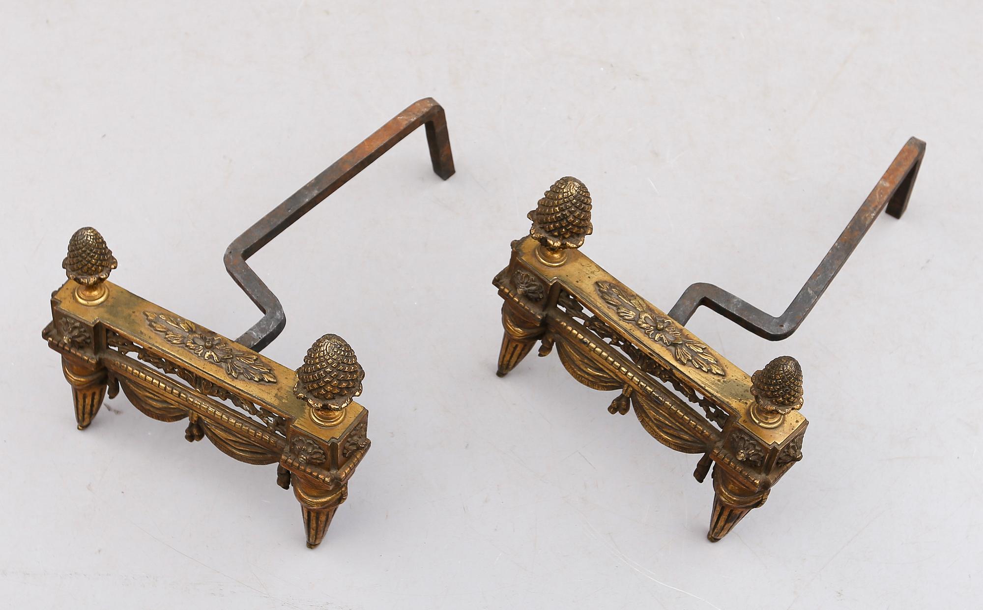 ELDHUNDAR, 1 par, brons, 1800-tal.