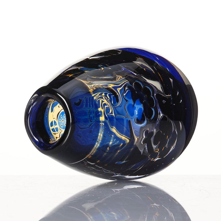 Edvin Öhrström, an ariel glass vase, Orrefors, Sweden 1948.