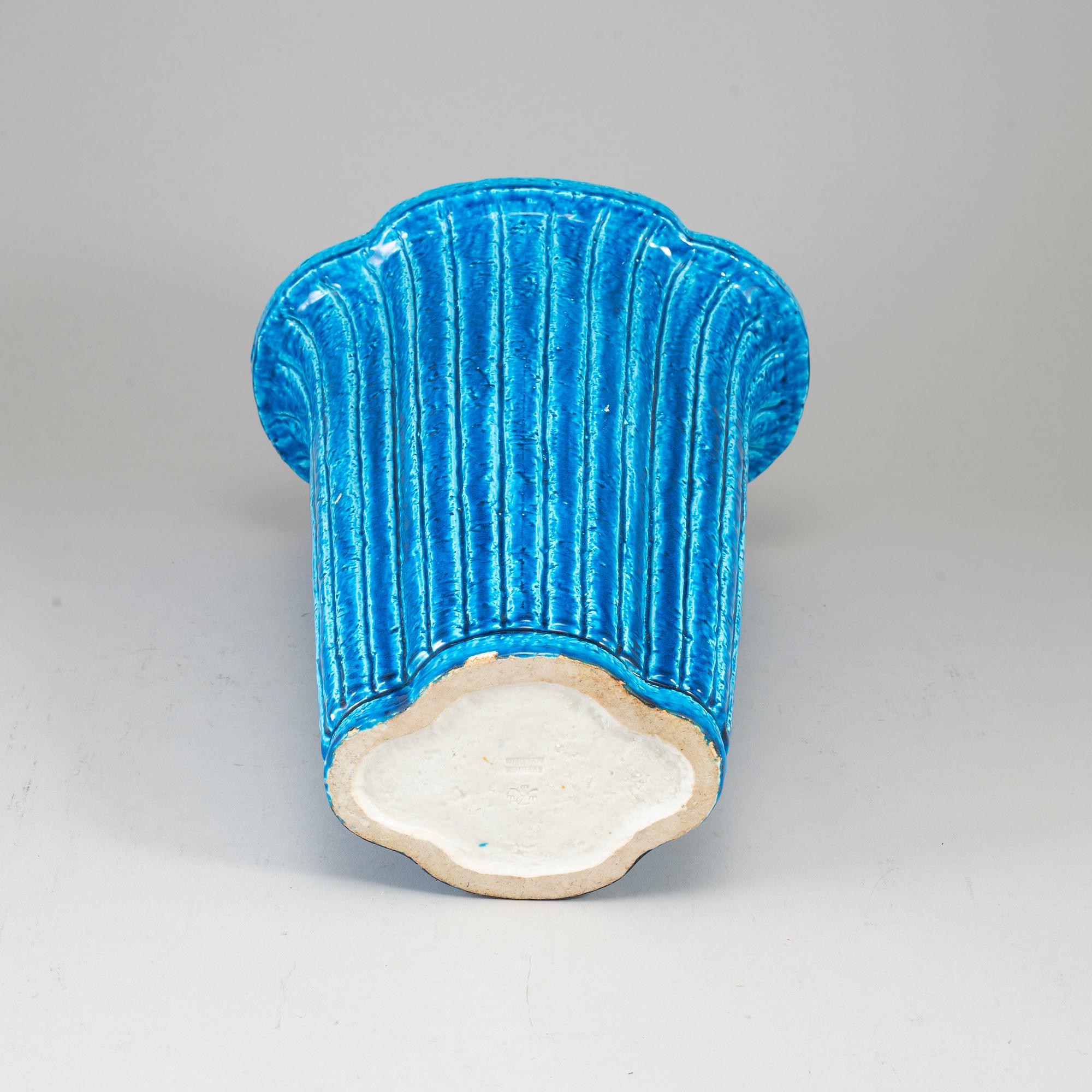 GUNNAR NYLUND, golvvas, chamotteterat stengods, Rörstrand, 1900-talets andra hälft.