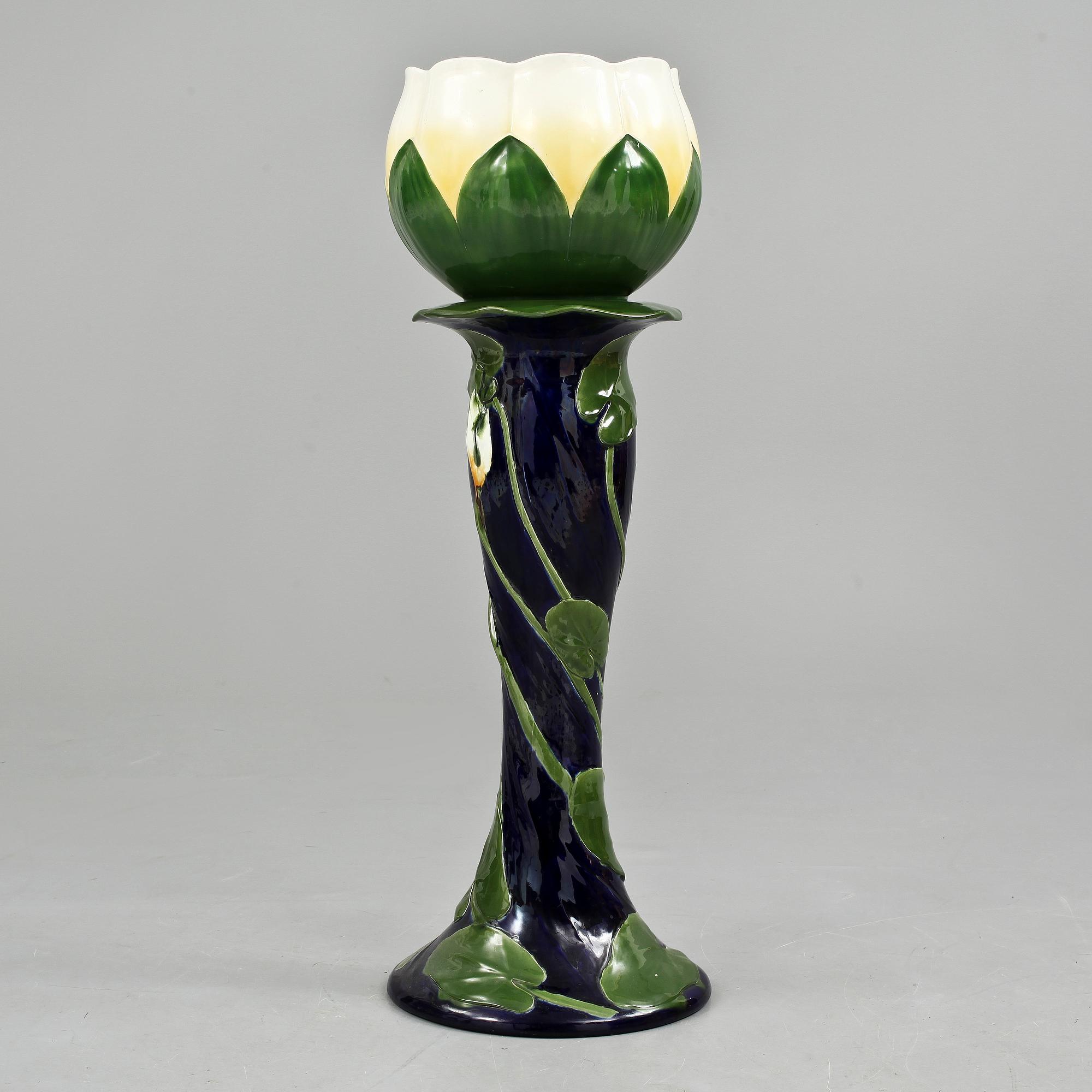 PIEDESTAL med YTTERFODER, flintgods, Johan Georg Asplund, Rörstrand, Jugend, 1900-talets första kvartal.