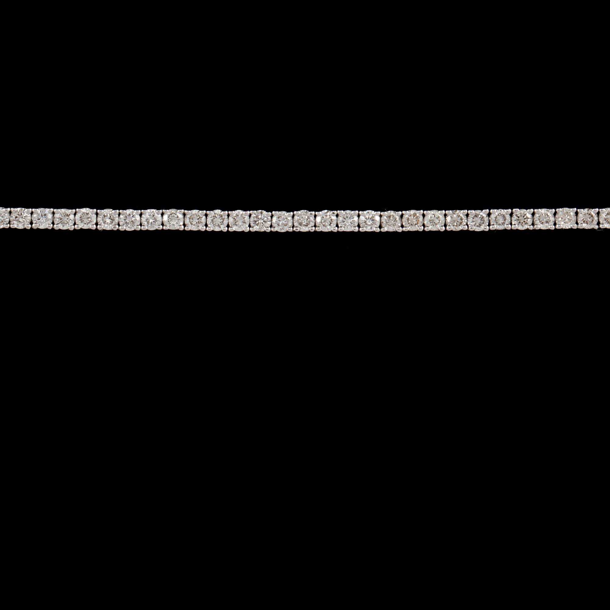 ARMBAND, 18k vitguld med 77 briljantslipade diamanter, 3.46 ct. Vikt 10 g.