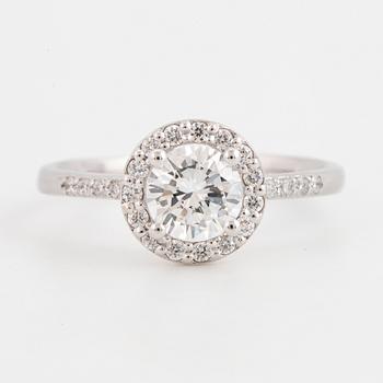 Brilliant-cut diamond halo ring.