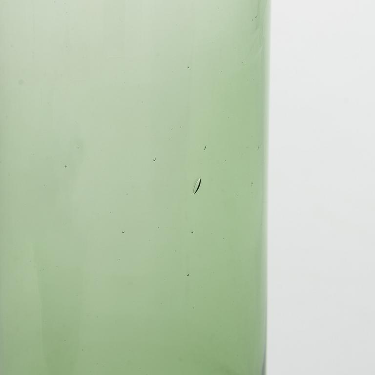 Nanny Still, a glass bottle signed Riihimäen Lasi O.Y Nanny Still.