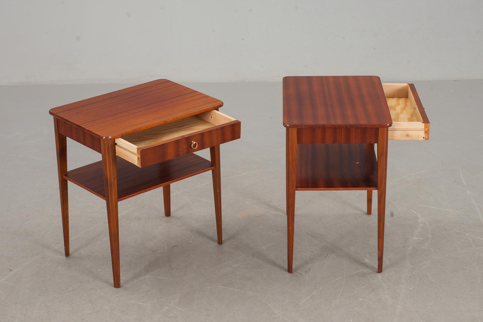 SÄNGBORD, ett par, Björknäs möbelfabrik, 1900-talets mitt.
