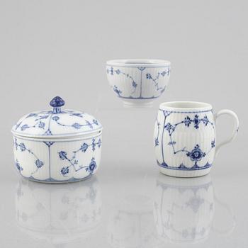 'Blue Fluted plain/rifflet' / 'Musselmalet' sugar bowl with cover, mustard pot and a bowl, Royal Copenhagen, 1898-1923.