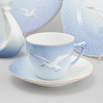 46 pieces of porcelain tableware from Bing & Gröndahl, second half of the 20th century.