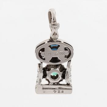 Hänge, 18K vitguld med safir, smaragd och diamanter.