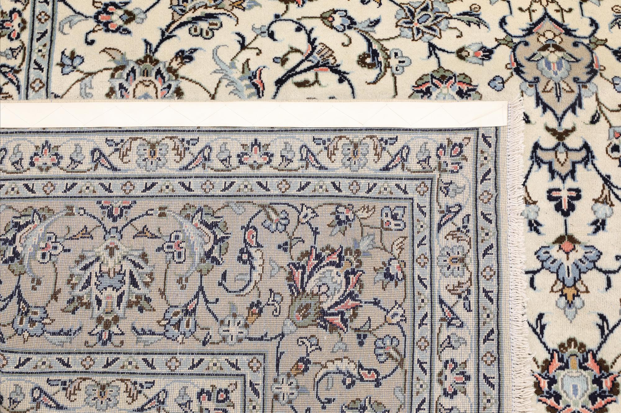 A Keshan carpet, approx. 355 x 250 cm.