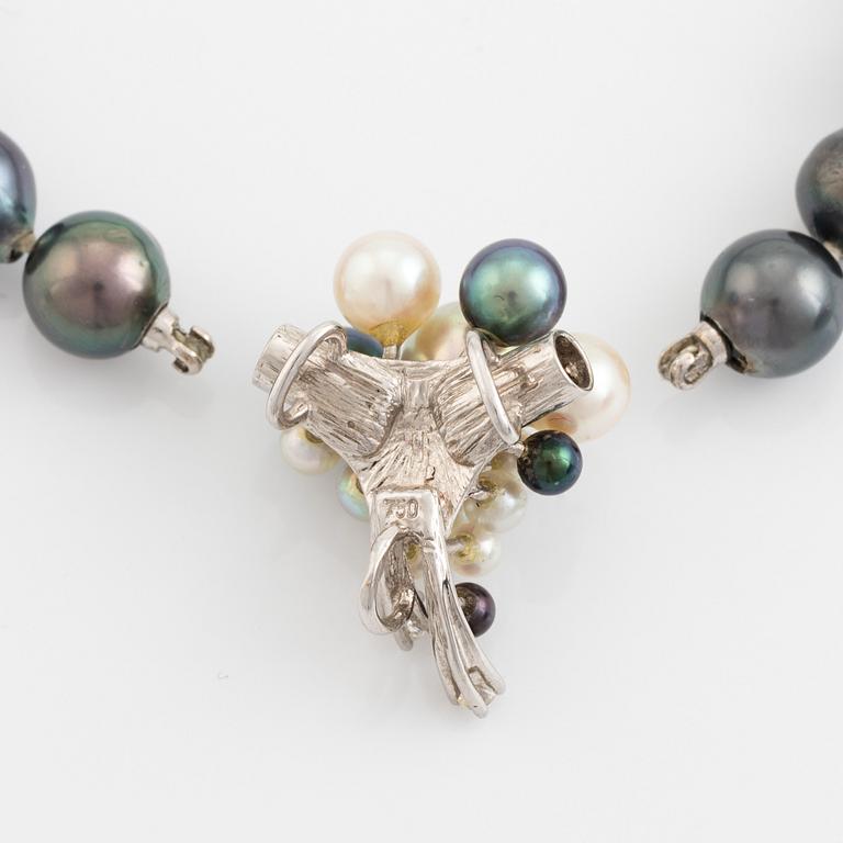 Pearl necklace, clasp 18K white gold with pearl and brilliant cut diamonds.