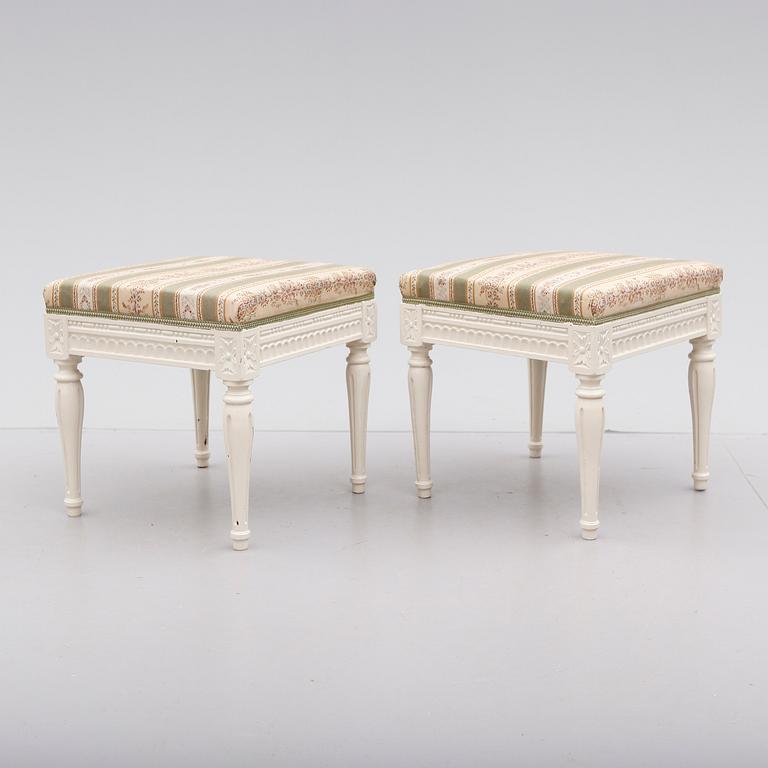 TABURETTER, 1 par, gustaviansk stil, 1900-talets första hälft.