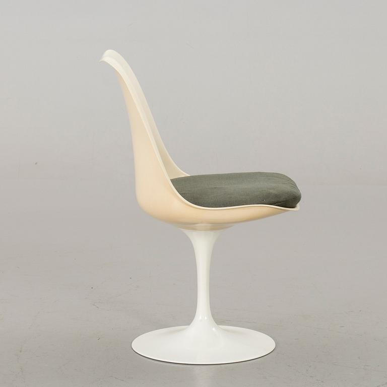 AN EERO SAARINEN "TULIP" CHAIR, Knoll International.