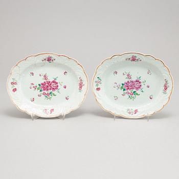 A pair of famille rose dishes, Qing dynasty, Qianlong (1736-95).