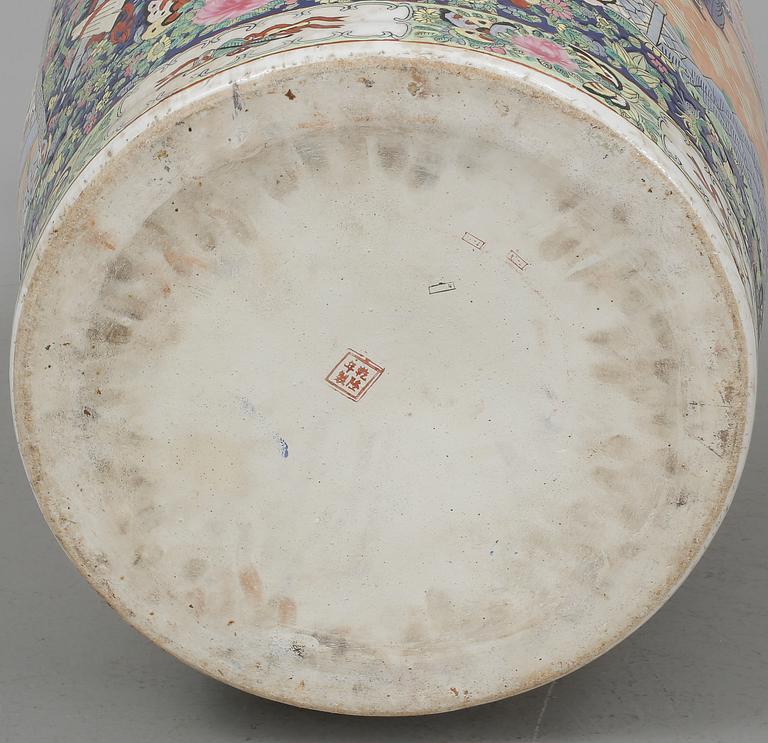 PRAKTVAS, Kina, porslin, 1900-tal.
