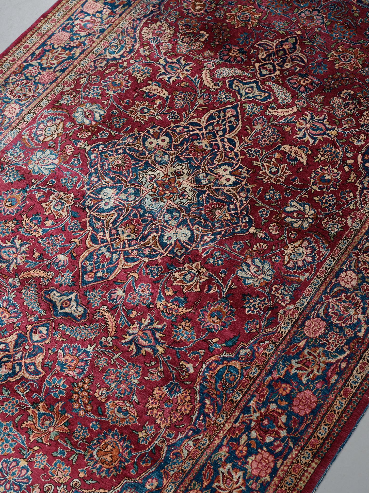 MATTA, semiantik silke Keshan, ca 185-198 x 125-132,5 cm.

cm.
