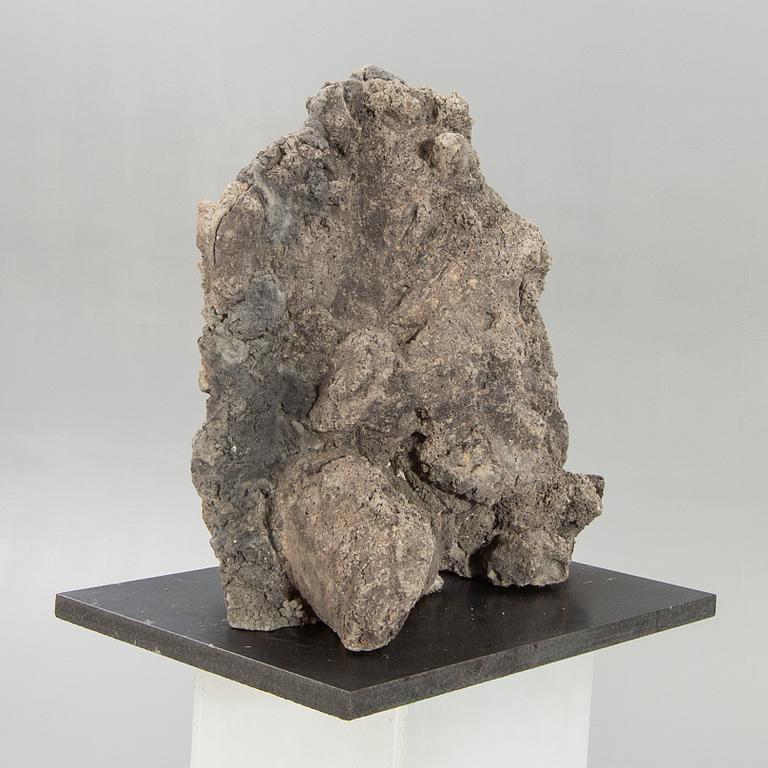 Marilyn Hamilton Gierow, skulptur signerad, cement.