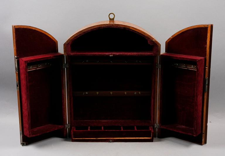 HÄNGSKÅP, 1800-tal.