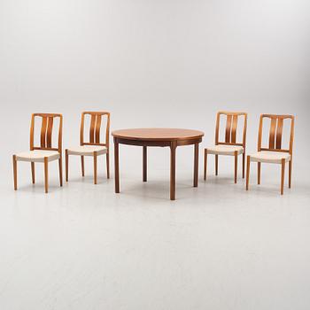 A 'Rimbo' walnut dining table and four chairs, second half of the 20th Century.