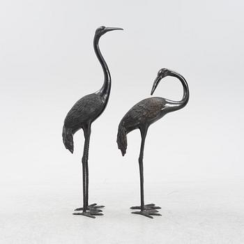 Dekorationsfåglar, ett par, patinerad metall, 1900-tal.