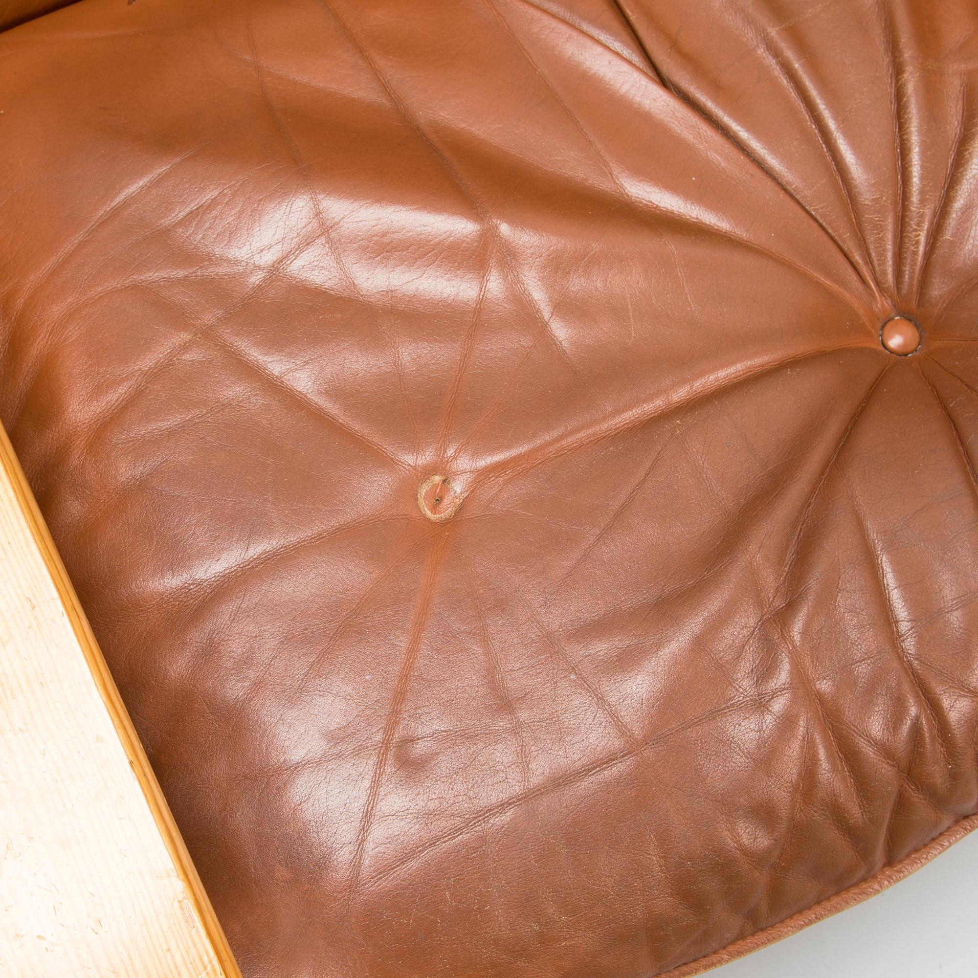 HANNU JYRÄS, a pair of 1970's armchairs for Uveka.