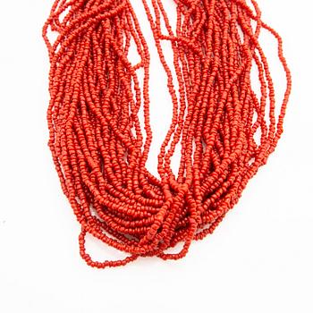 Necklace, with coral and clasp in 18K gold.