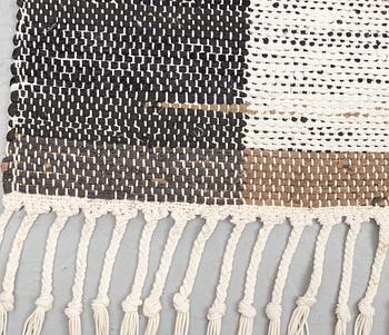 Björn Lundberg, gallerimatta, "Natt och Dag/Dag och Natt", trasmatta, ca 388,5-398 x 128-129 cm.