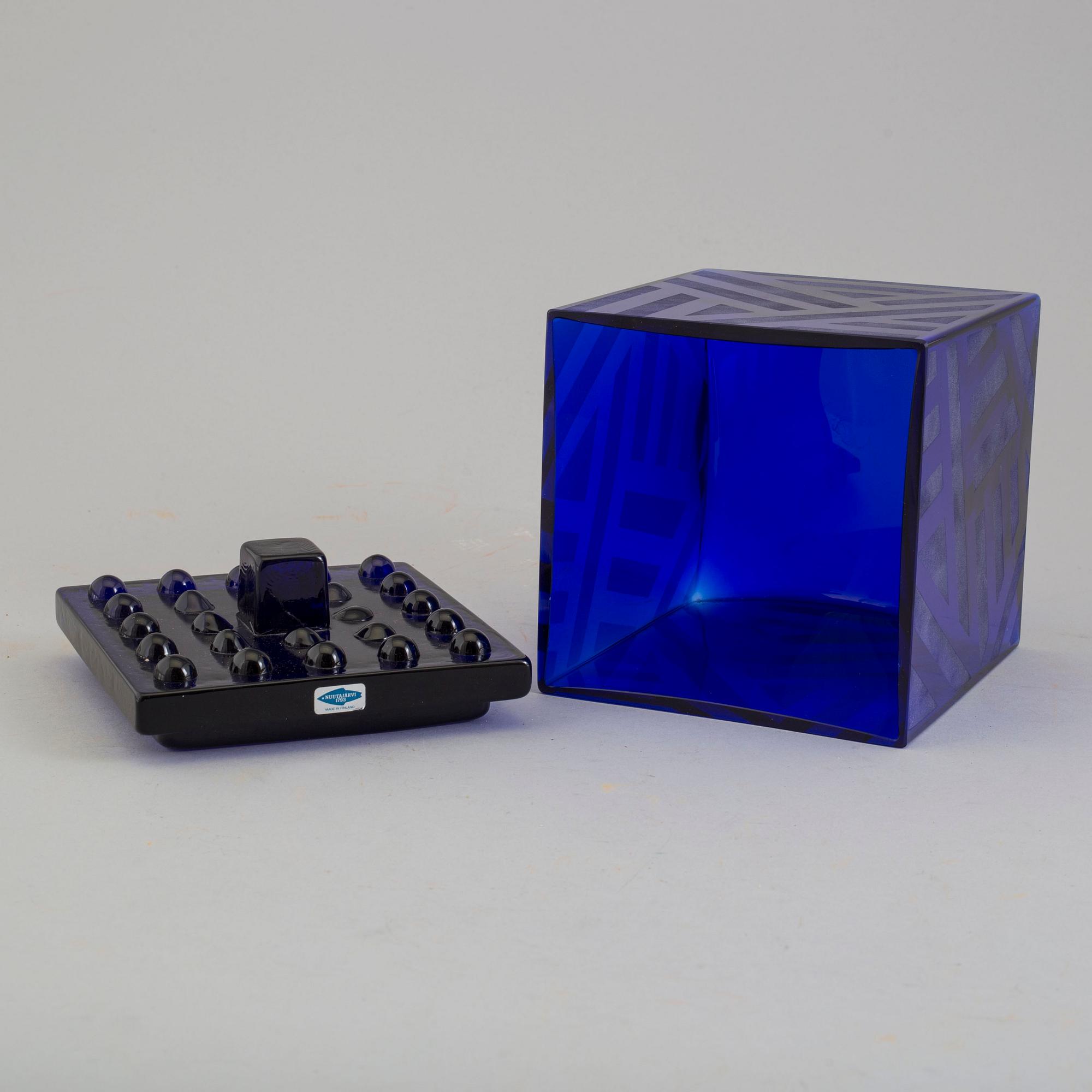 A 'Sininen blue' glass box by Markku Salo, Nuutajärvi, Notsjö, Finland, numbered 74/500.