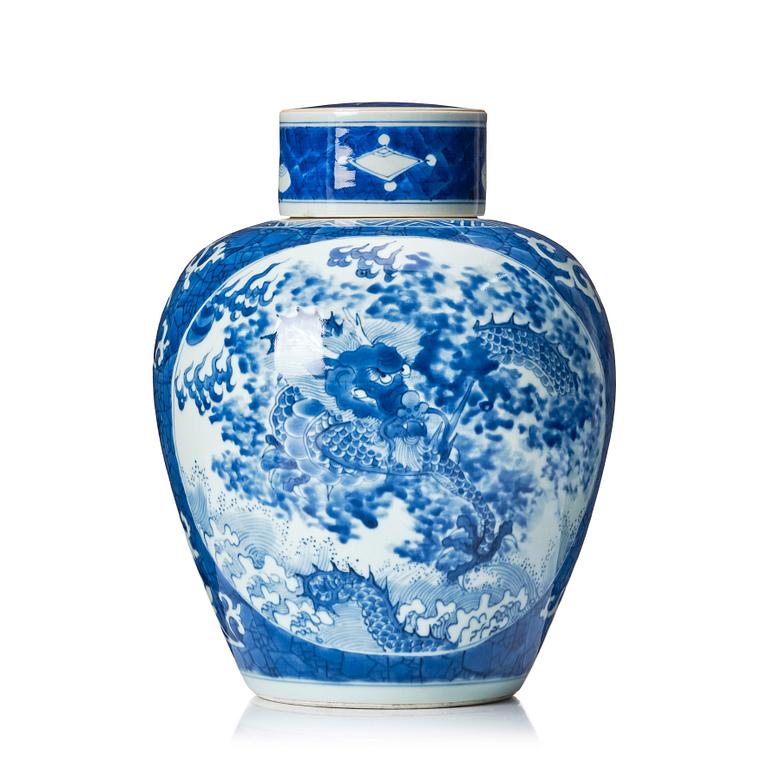 A blue and white Transitional jar, 17th Century.