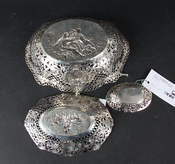 GALLERSKÅLAR, 3 st, silver, utländska stämplar, rokokostil.