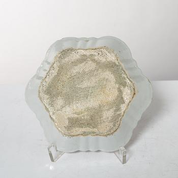 Two Chineseporcelain dishes, Qing dynasty, 18th century.