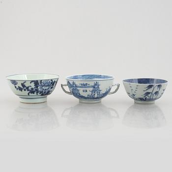 Six pieces of blue and white porcelain, China, Qing dynasty, late 18th-19th century.