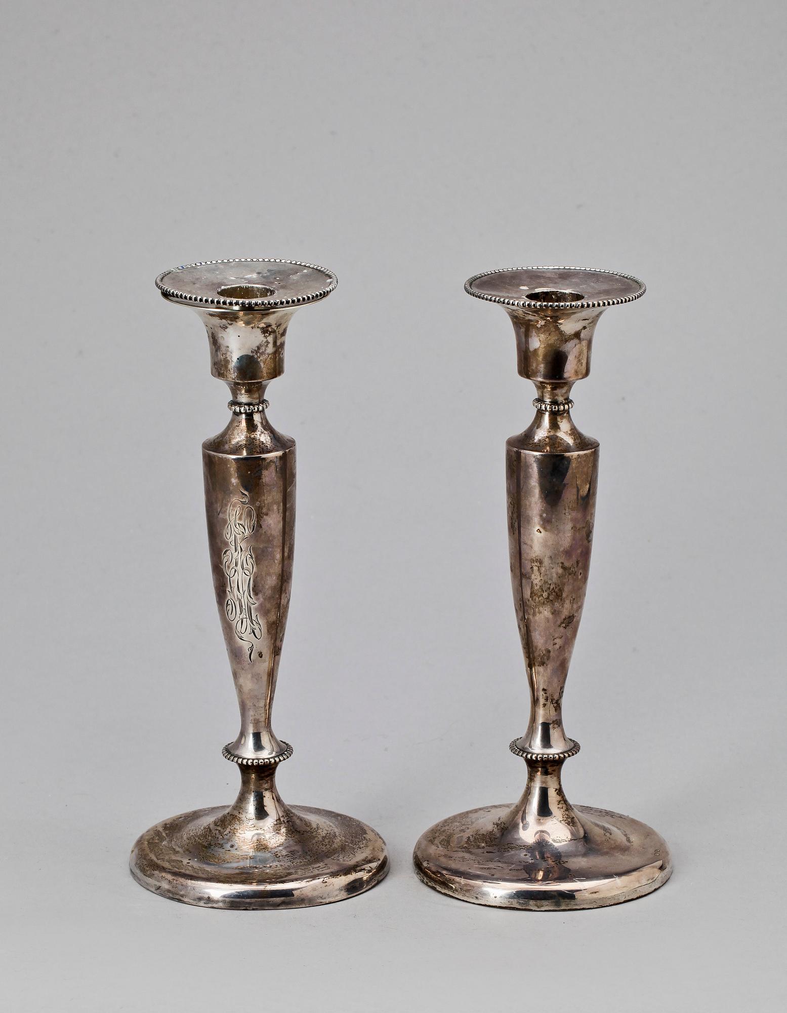 LJUSSTAKAR, ett par, sterling, märkta Hyman, Berg & Co, Chicago, USA, 1900-tal. Vikt ca 498 g.