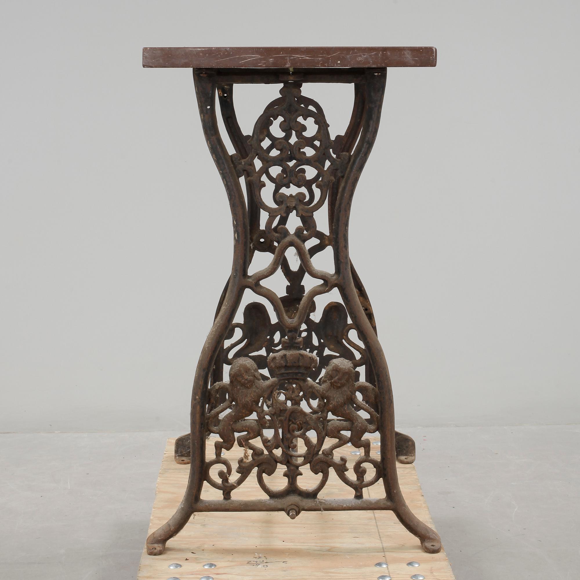 TRÄDGÅRDSBORD, mestadels sekelskiftet 1900.