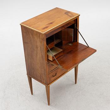 A late Gustavian secretaire, around 1800.