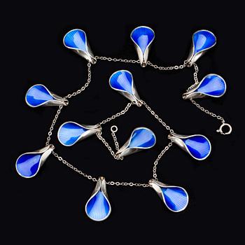 GARNITYR 4 delar, silver och emalj. J Tostrup, Norge.  Vikt tot ca 55 gram.