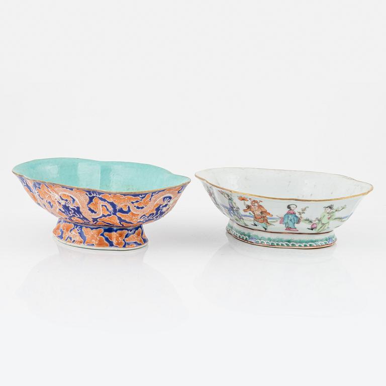 A group of five porcelain bowls, Qing Dynasty, 19th/20th century.