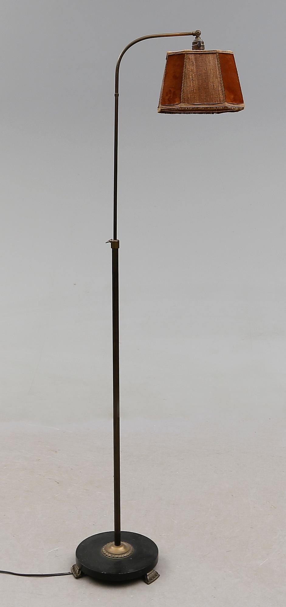 GOLVLAMPA, 1900-talets första hälft.