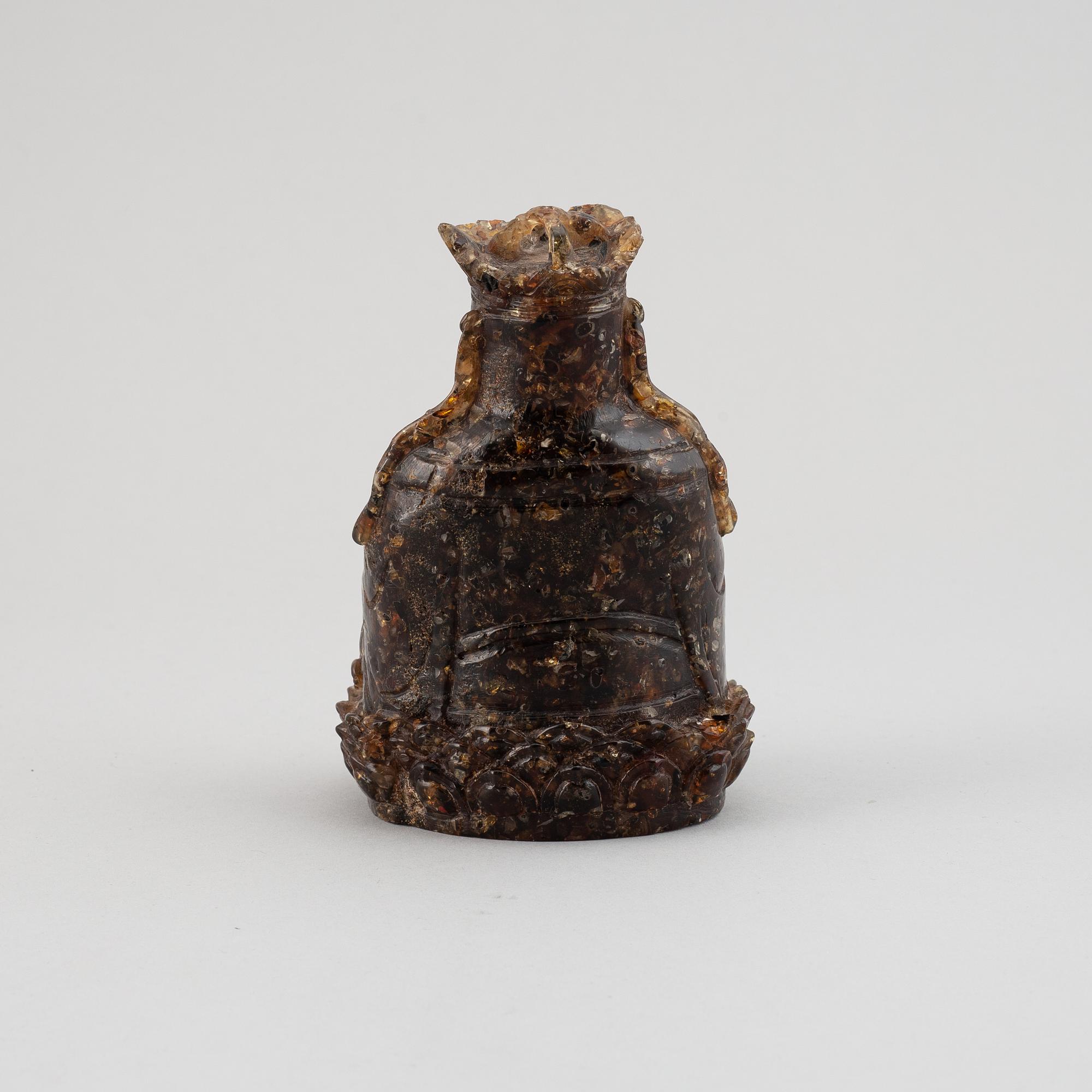 SKULPTUR, bärnsten, buddha, ostindisk, 1800-tal.