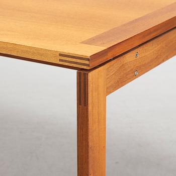 Henning Jensen and Torben Valeur, Desk with pedestal, M40 series, Fritz Hansen, second half of the 20th century.