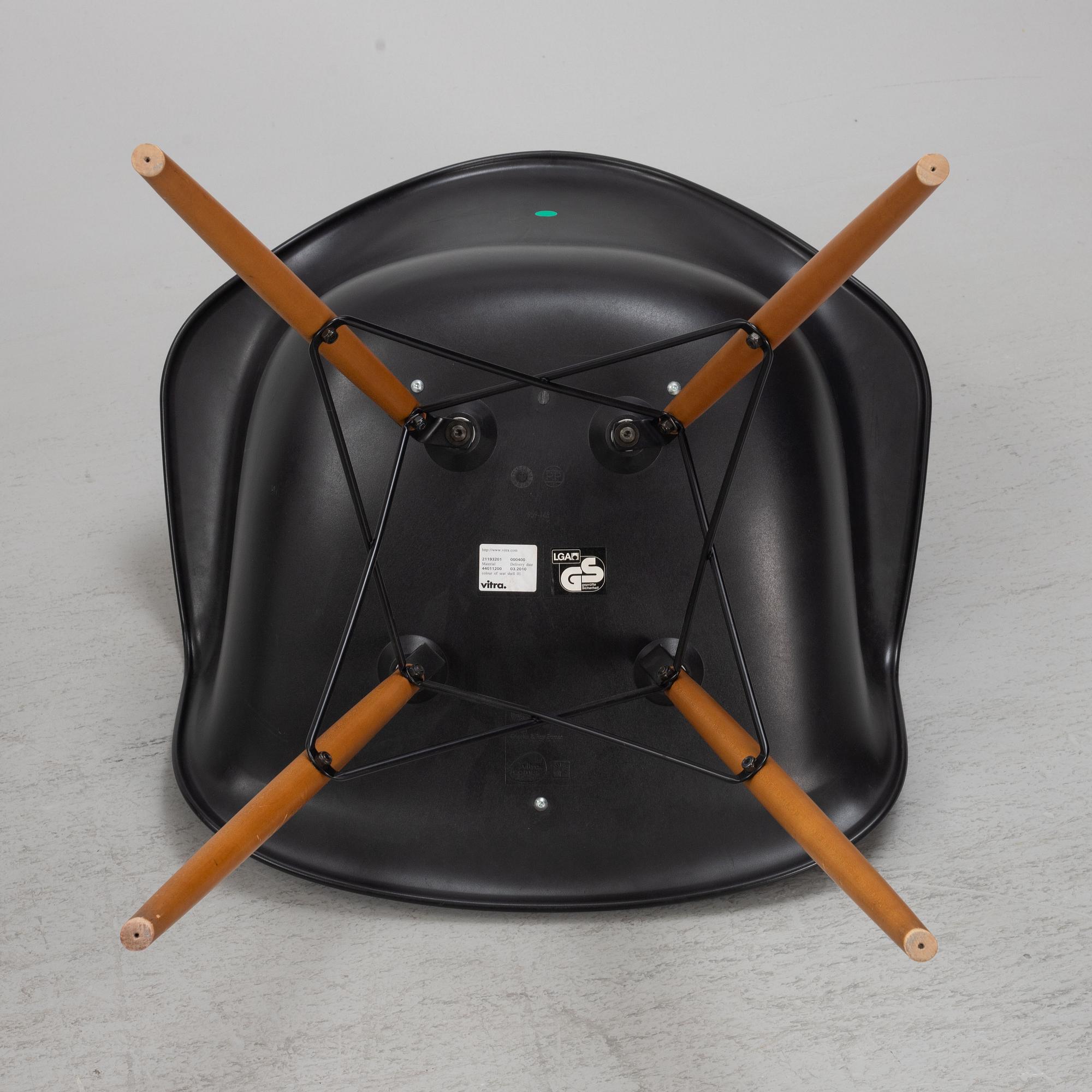 Charles and Ray Eames, chair, "Plastic Chair DAW", Vitra.