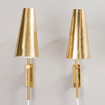 PAAVO TYNELL, A PAIR OF WALL LIGHTS. Manufacturer's stamp Taito. 1950s.