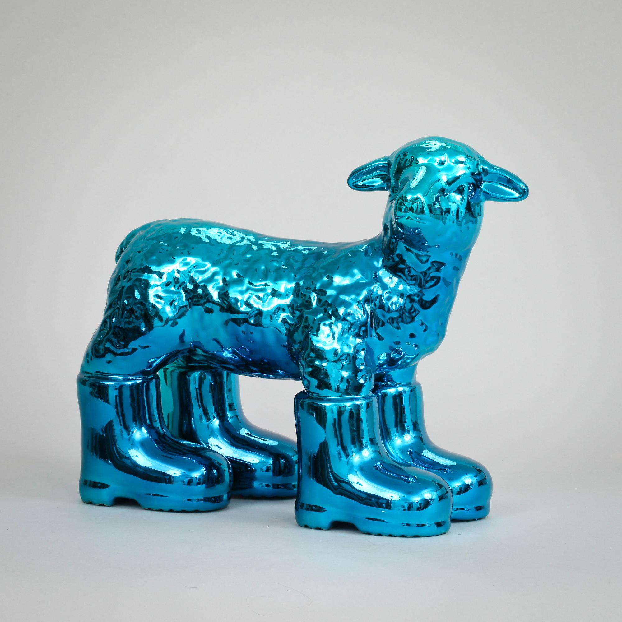 WILLIAM SWEETLOVE, "Cloned porcelain lamb with boots", porslin, sign o numr 42/100.
