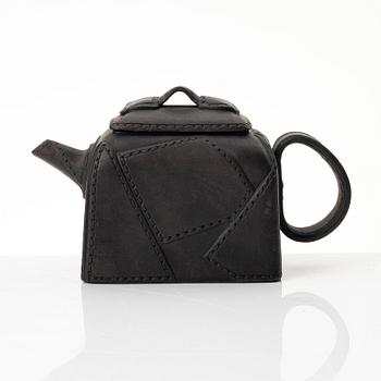 Zhou Guizhen, A Chinese 'leather bag' teapot, yixing, 1980s.