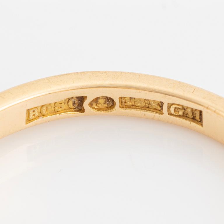 Ring, with three brilliant-cut diamonds.