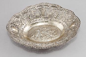GALLERSKÅL, silver, utländska stämplar, 1900-talets första hälft. Vikt 475 g.