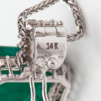 Halsband, 14K vitguld, smaragd ca 14.65 ct och diamanter ca 0.76 ct tot enligt IGI-certfikat.