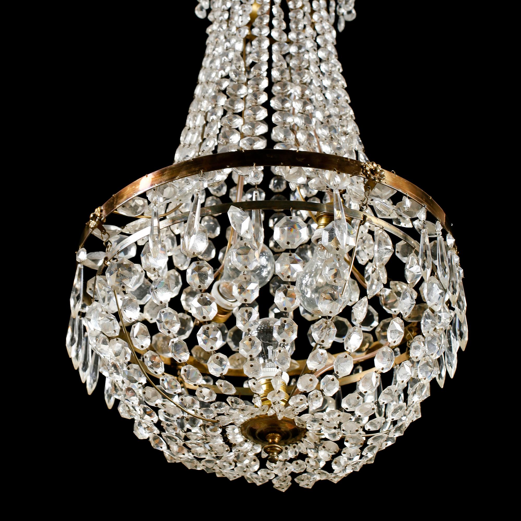 LJUSKRONA, gustaviansk stil, 1900-talets första hälft, höjd 84 cm.