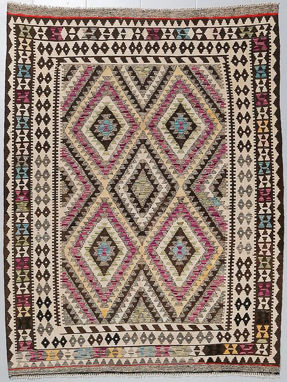 A KILIM RUG, 200 x 155 cm.